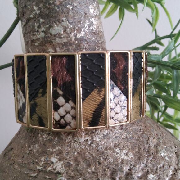 Gold Tone Stretchy Animal Faux Leather Cuff Bangle Bracelet - Picture 3 of 12